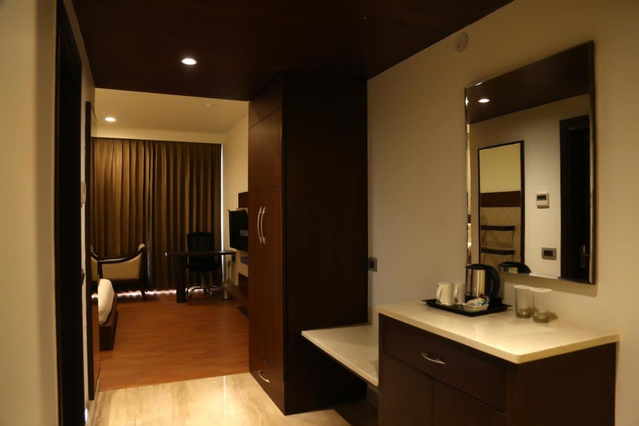 Hotel Imperia Suites Jalandhar Extérieur photo