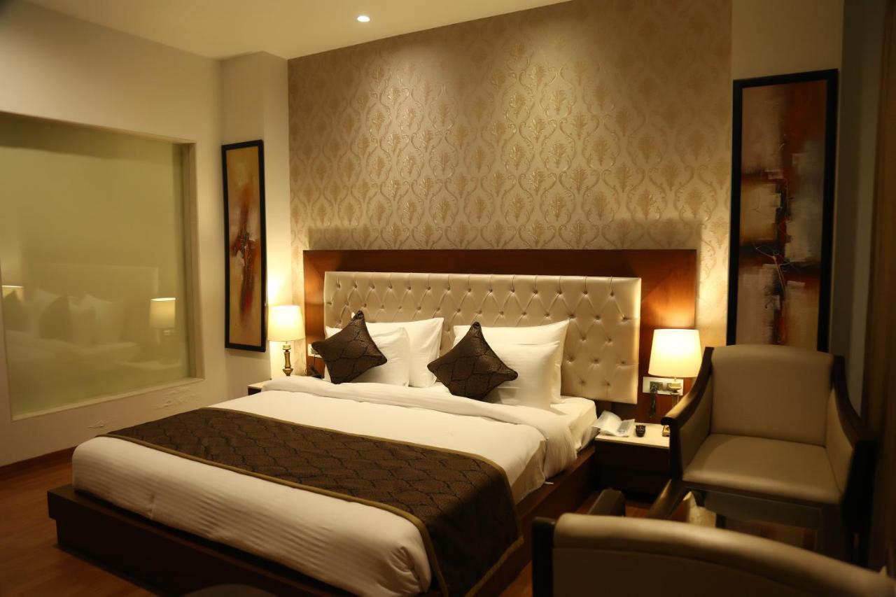 Hotel Imperia Suites Jalandhar Extérieur photo