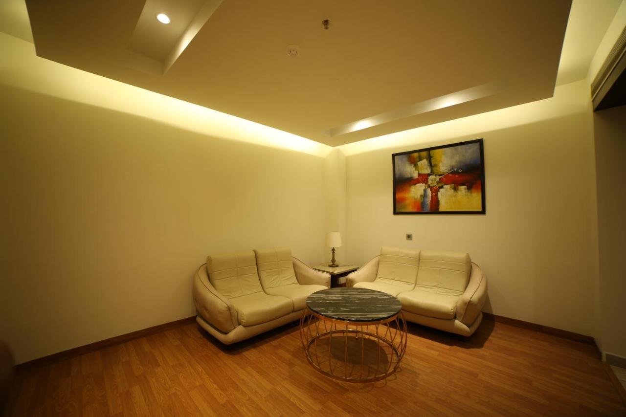 Hotel Imperia Suites Jalandhar Extérieur photo