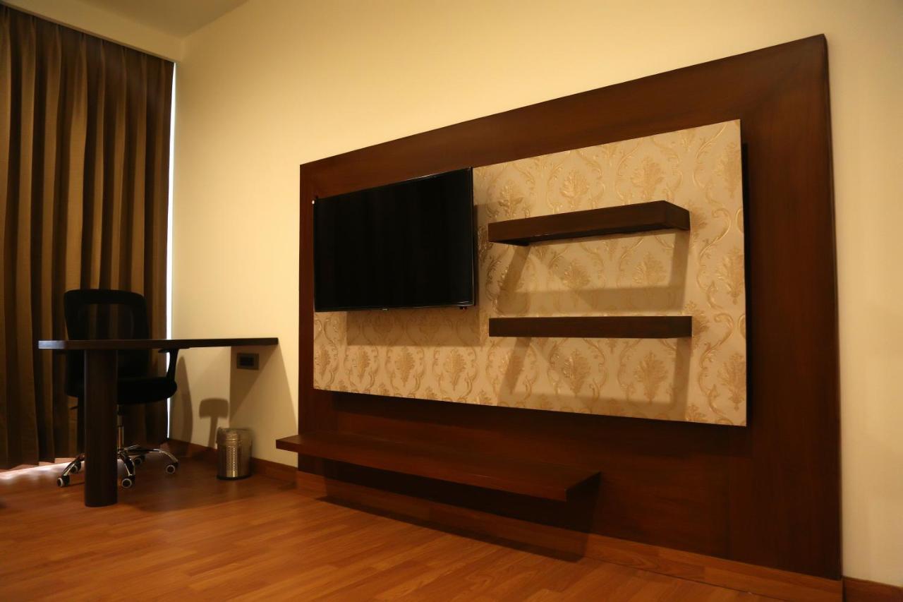 Hotel Imperia Suites Jalandhar Extérieur photo