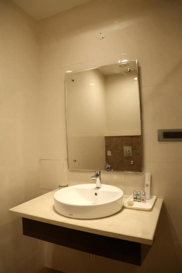 Hotel Imperia Suites Jalandhar Extérieur photo