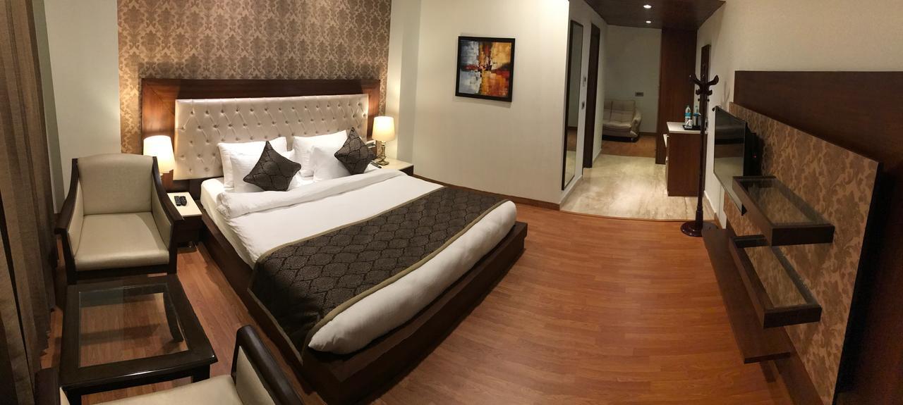 Hotel Imperia Suites Jalandhar Extérieur photo
