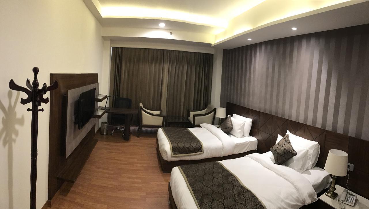 Hotel Imperia Suites Jalandhar Extérieur photo