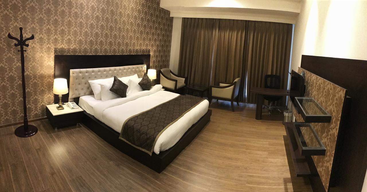 Hotel Imperia Suites Jalandhar Extérieur photo