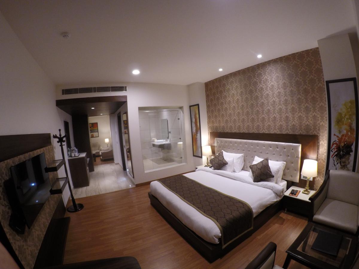 Hotel Imperia Suites Jalandhar Extérieur photo