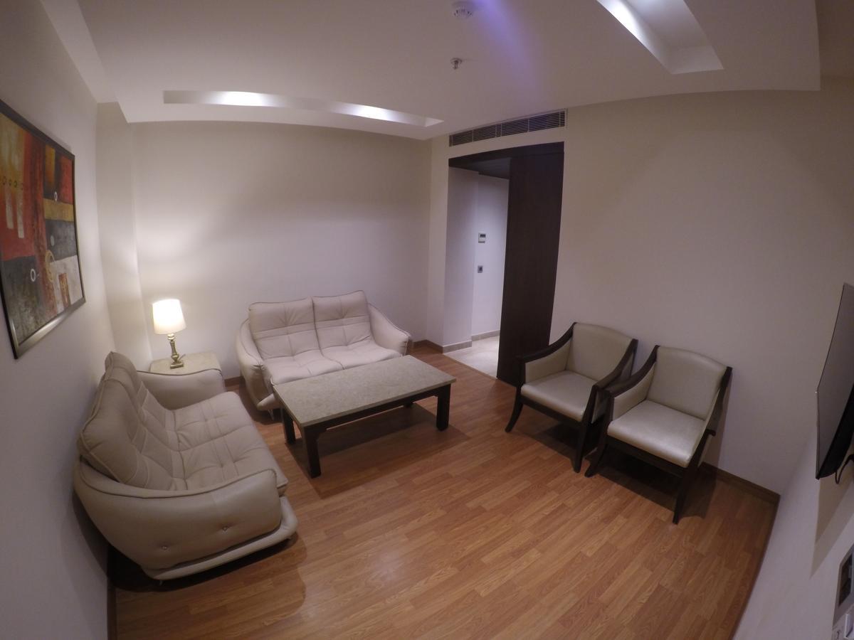 Hotel Imperia Suites Jalandhar Extérieur photo