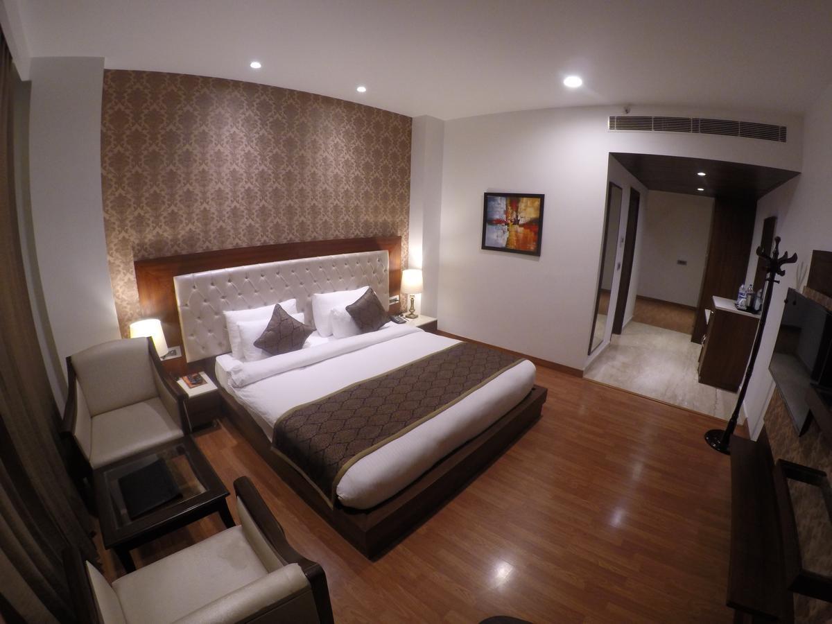 Hotel Imperia Suites Jalandhar Extérieur photo